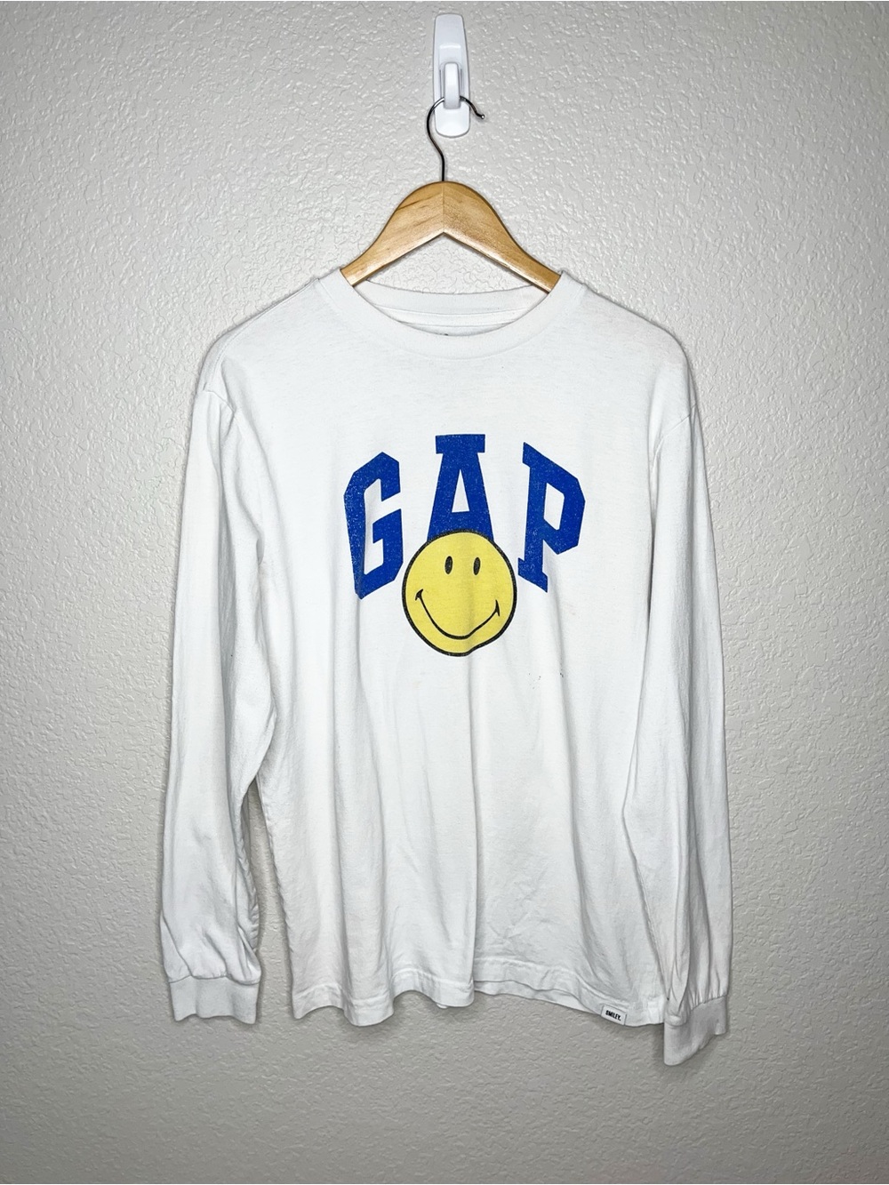GAP x Smiley White Graphic Long Sleeve T-Shirt Blue Yellow Men’s Medium
